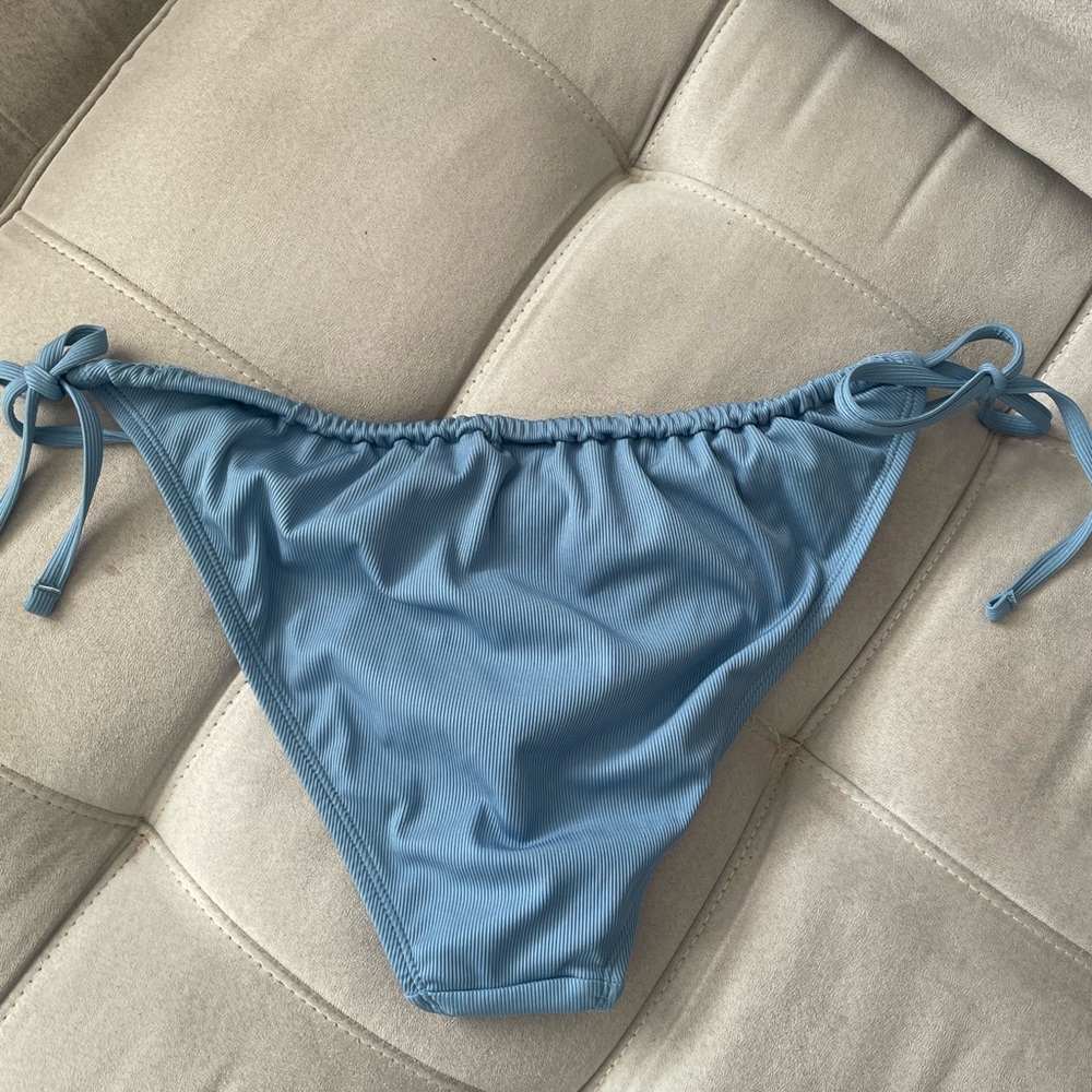 Blue string bikini set - Picture 6 of 8